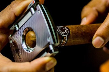 Filosofi di Balik Cerutu: Simbol Kemewahan dan Keanggunan