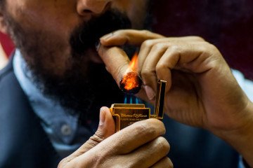 Ritual Menyalakan Cerutu dengan Benar: Seni yang Harus Dikuasai